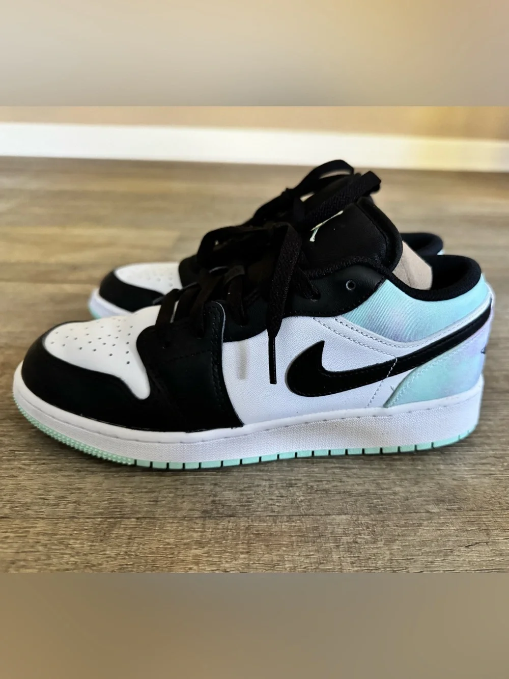 Nike Air Jordan 1 Low SE GS White Mint Foam Black Size 5.5Y / Women’s 7 NEW